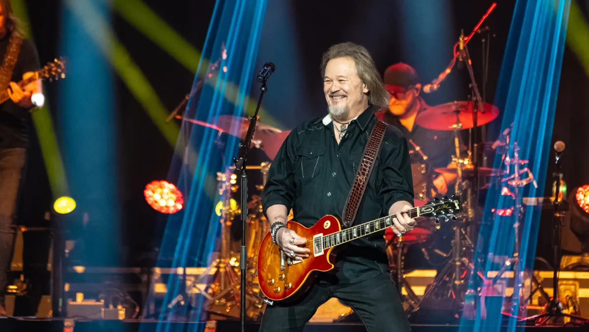 Travis Tritt on stage