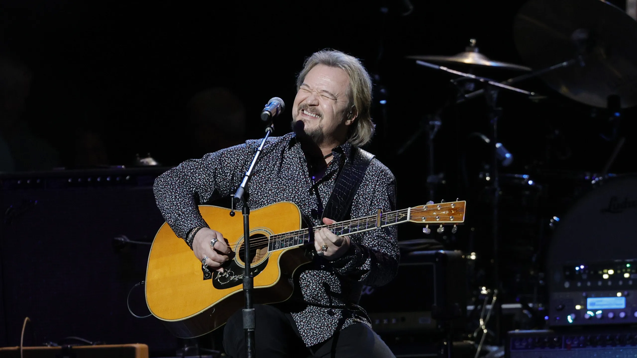 Travis Tritt live performance